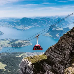 Zažijte léto ve Švýcarsku: Nejstrmější lanovkou na Schilthorn a nejstrmější zubačkou na Pilatus 